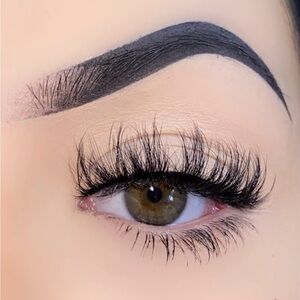 Voluminous Black False Eyelashes
